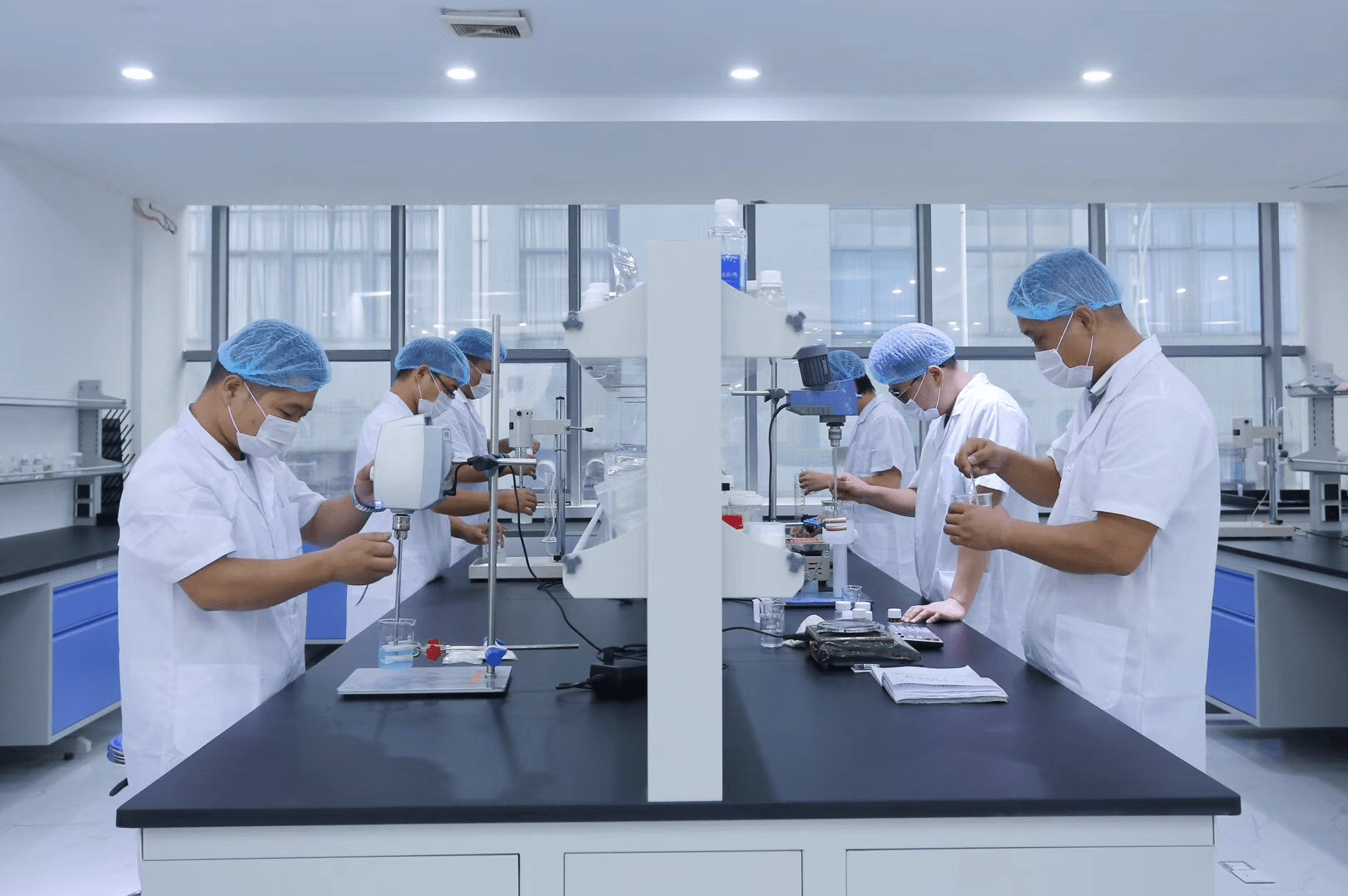 廣州十大化妝品優質服務廠家告訴您！如何找化妝品OEM代工廠？技術服務是關鍵